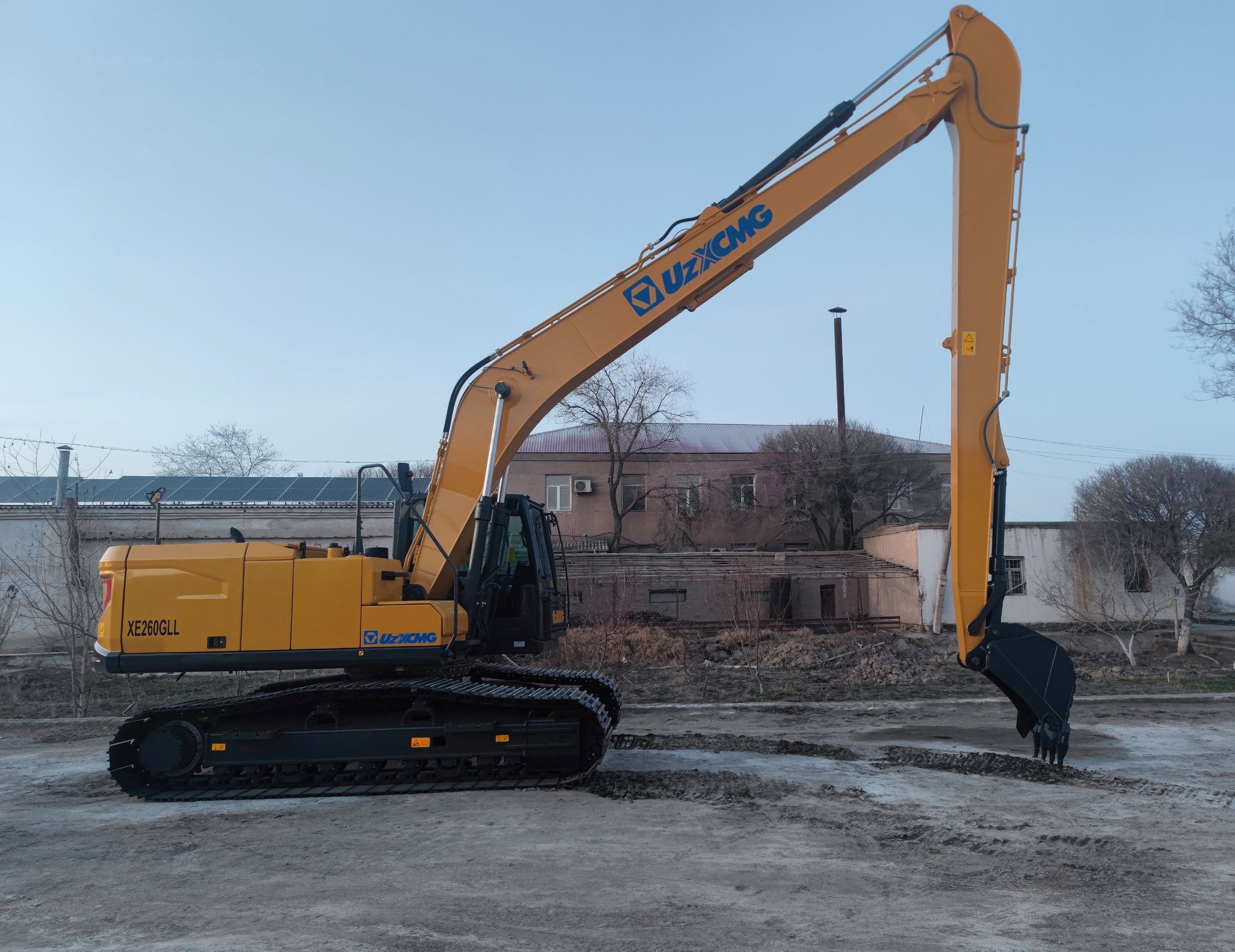 ХОРАЗМ ВИЛОЯТИНИНГ БОҒОТ ТУМАНИ “СУВ ЕТКАЗИБ БЕРИШ ХИЗМАТИ” ДАВЛАТ МУАССАСАСИ ТЕХНИК БАЗАСИГА ЯНА БИТТА ЯНГИ ЭКСКАВАТОР ҚЎШИЛДИ