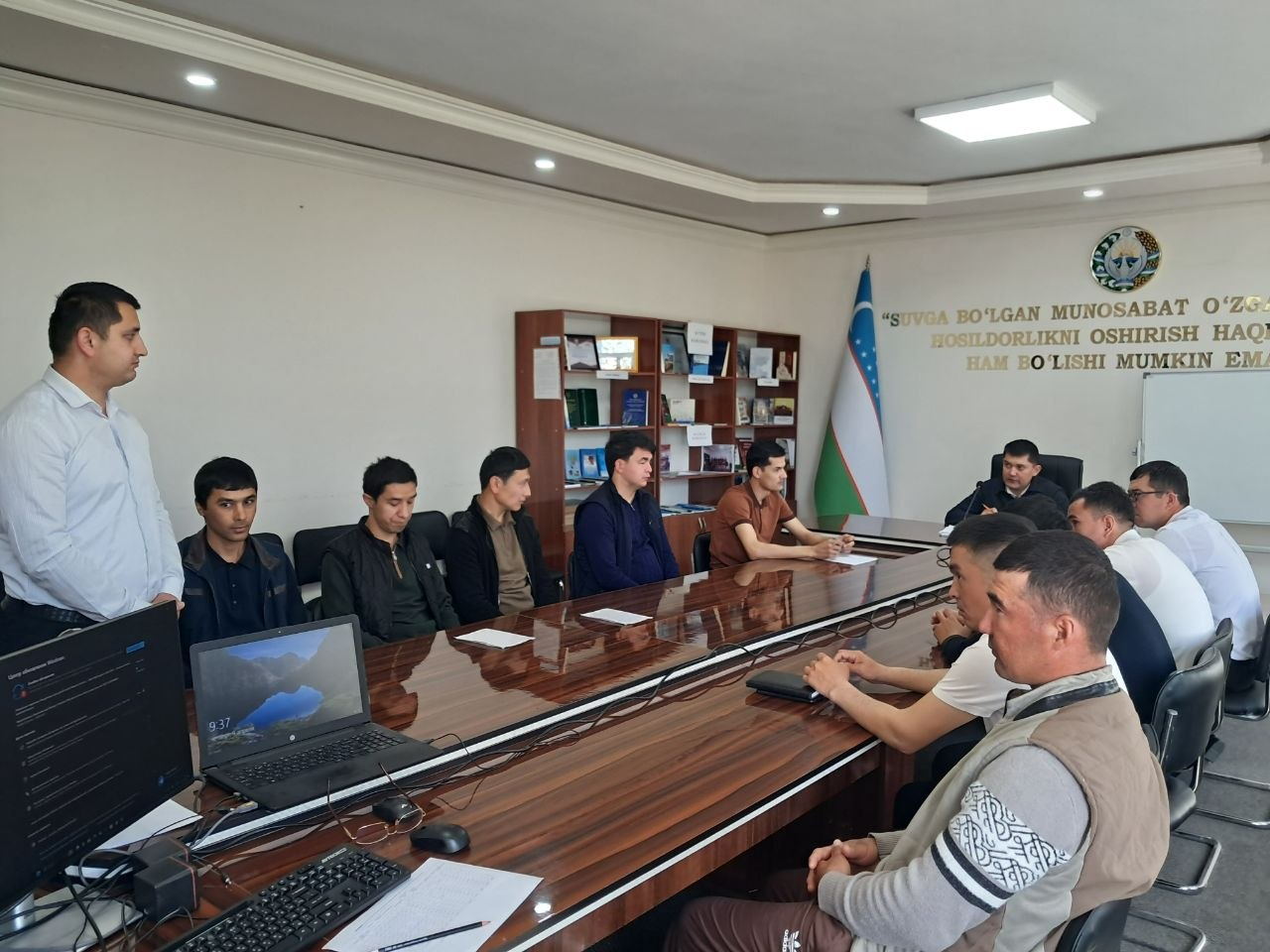 РАҲБАР ВА ЁШЛАР УЧРАШУВИ