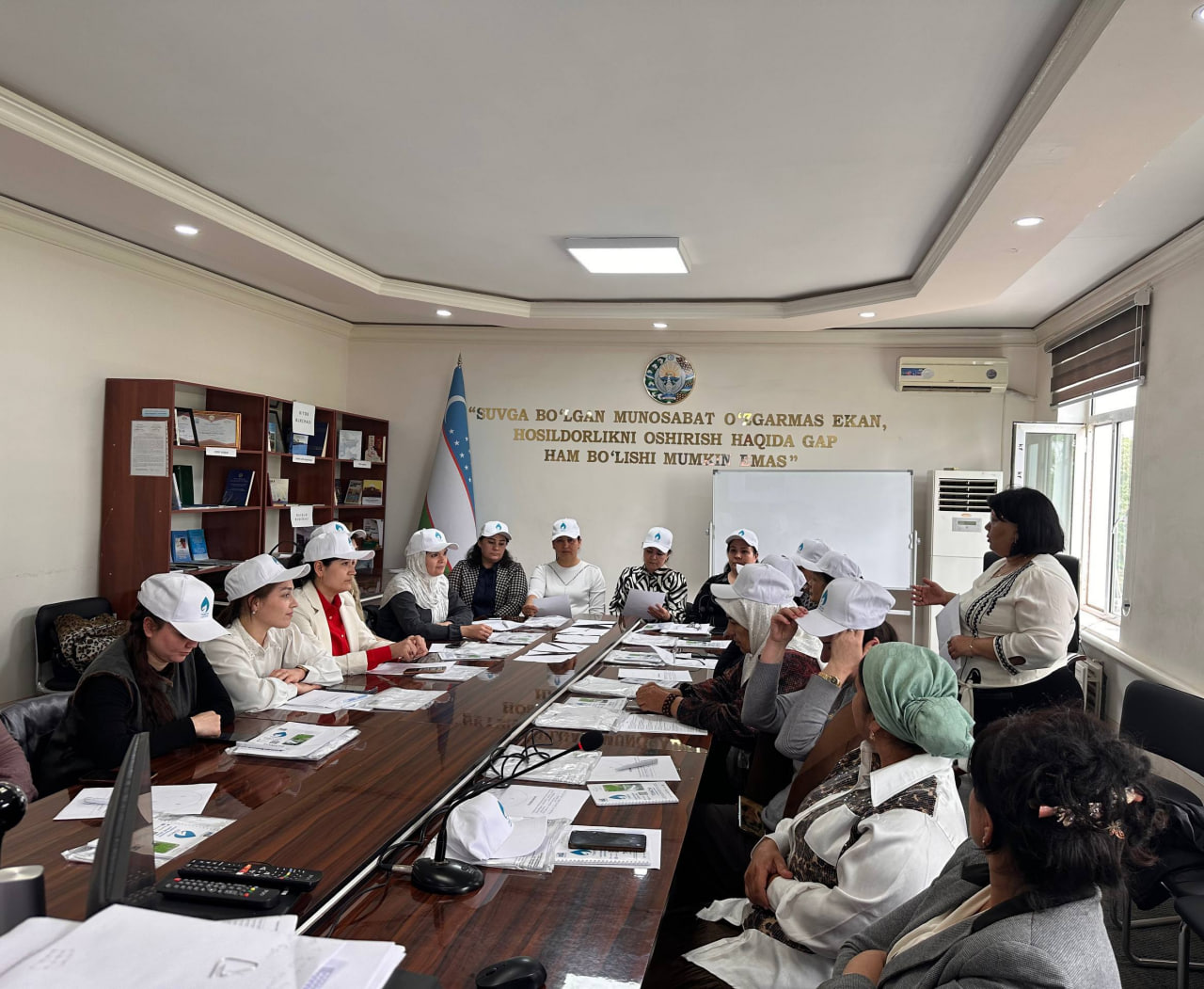 “СУВ ХЎЖАЛИГИ СОҲАСИДА АЁЛЛАР ЕТАКЧИЛИГИ” МАВЗУСИДА ТРЕНИНГ ЎТКАЗИЛДИ